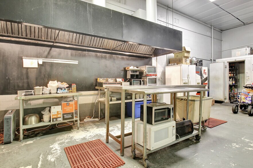 More Photos Of 7716 N Main St, Jonesboro Freestanding For Sale