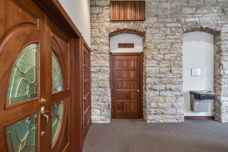 More Photos Of 30 S Shumway Ave, Batavia Office For Lease