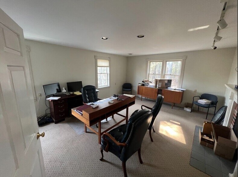 More Photos Of 3 Mound Ct, Merrimack Medical For Sale