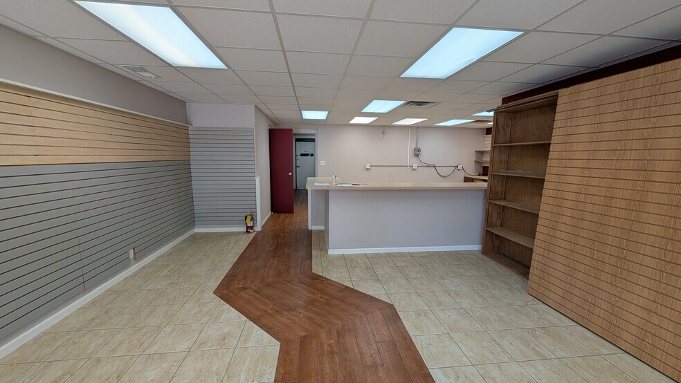 More Photos Of 922 Division St, Mishawaka Storefront Retail Office For Sale
