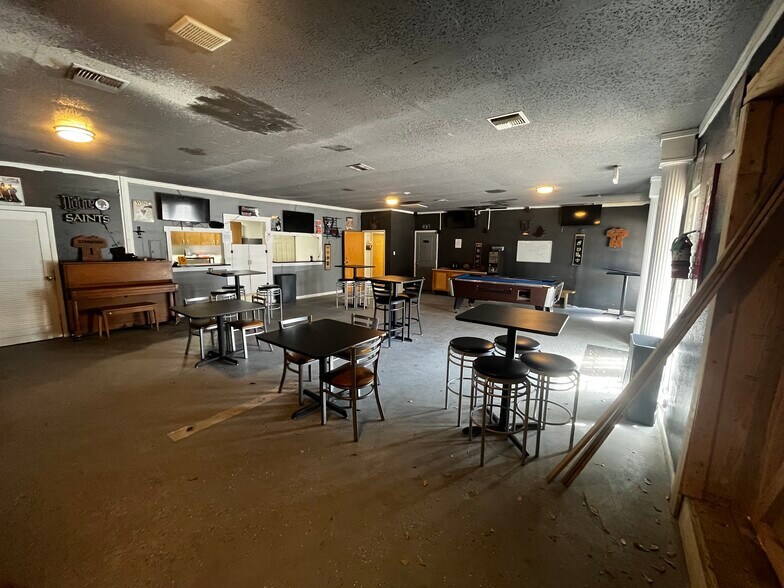 More Photos Of 417 NE Evangeline, Lafayette Medical For Sale