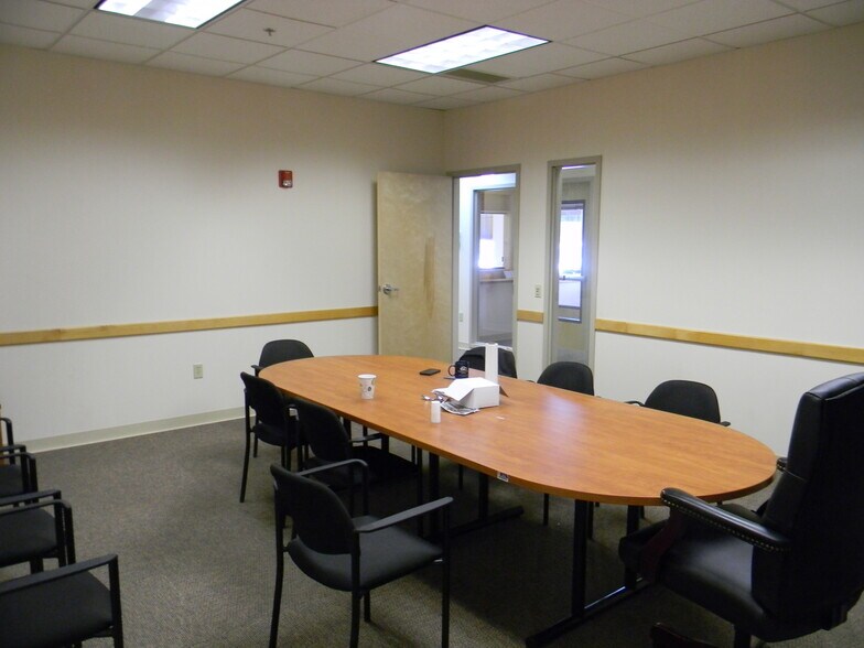 More Photos Of 195 Russell St, Hadley Medical For Lease