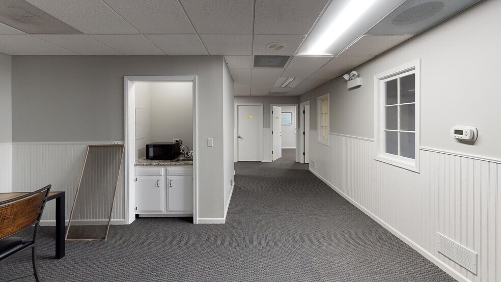More Photos Of 110 S Hager Ave, Barrington Office For Lease
