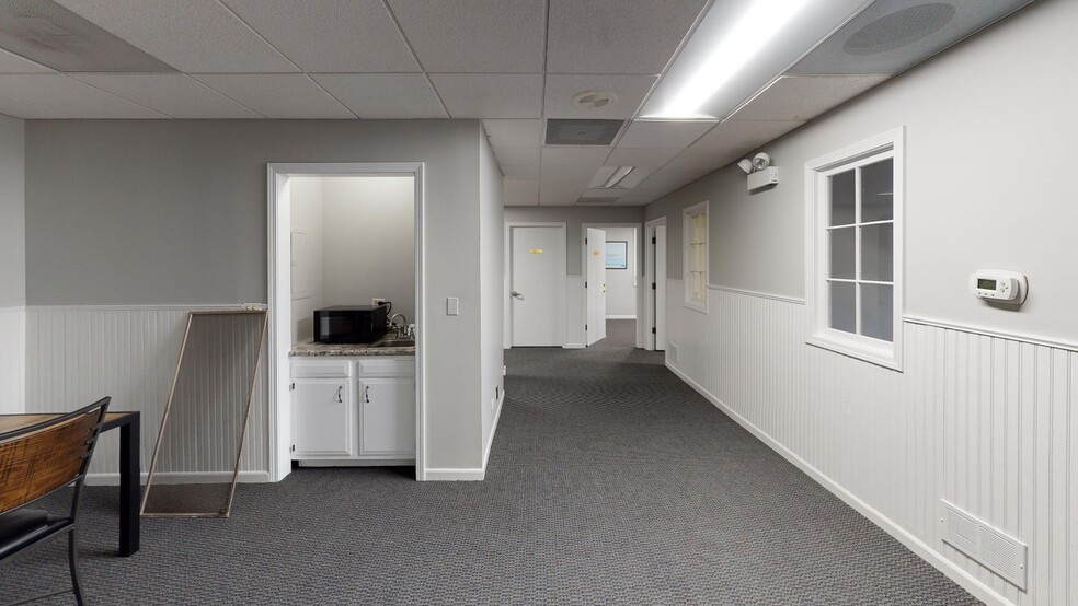 More Photos Of 110 S Hager Ave, Barrington Office For Lease
