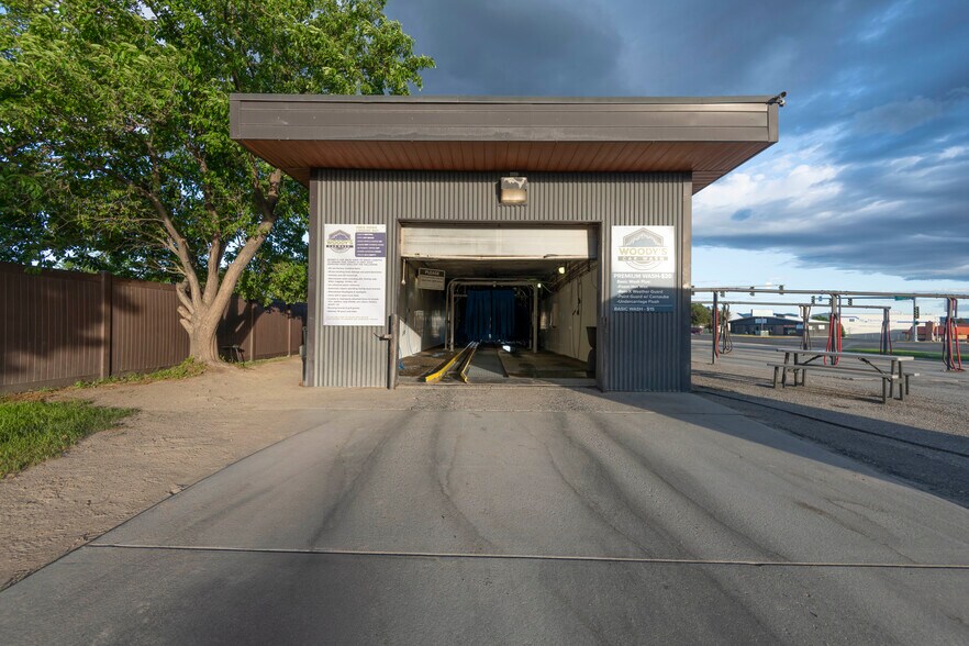 More Photos Of 1201 Cedar St, Helena Carwash For Sale
