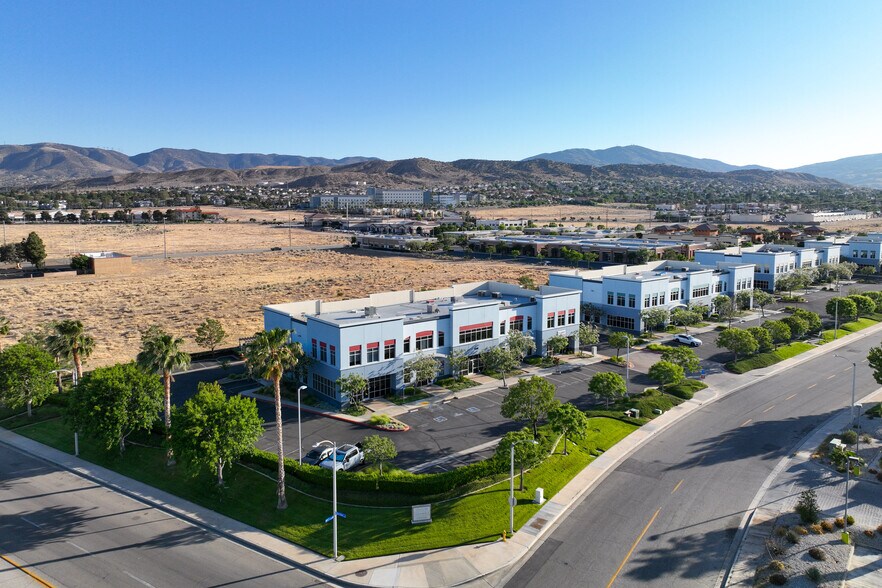 More Photos Of 514 Commerce Ave, Palmdale Medical For Sale