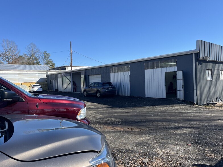 Primary Photo Of 860 W Main St, Spartanburg Light Distribution For Sale