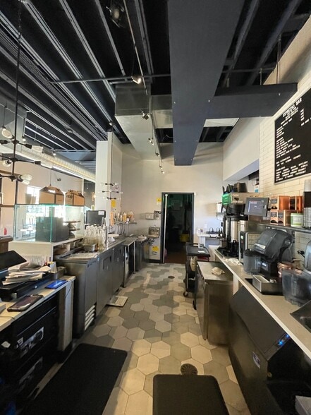 More Photos Of 7555 N California Ave, Chicago Fast Food For Sale