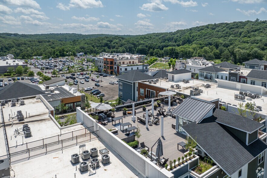 More Photos Of 300 Oxford Rd, Oxford Unknown For Lease