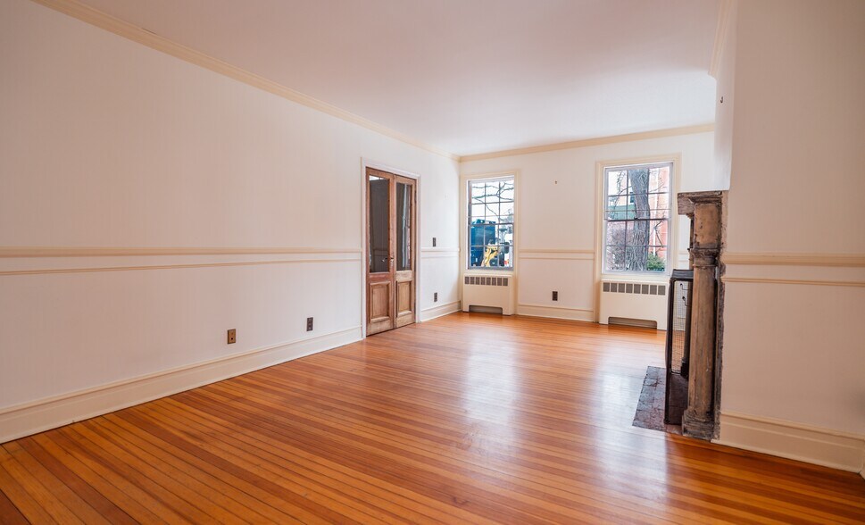 More Photos Of 8 Pearl St, Kingston Loft Creative Space For Sale