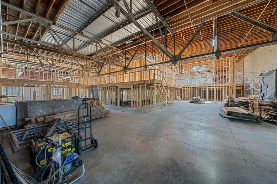 More Photos Of 1349 Adams St, Bowling Green Distribution For Sale