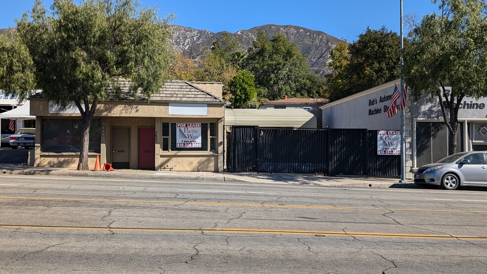 Primary Photo Of 3625 Foothill Blvd, La Crescenta Freestanding For Lease