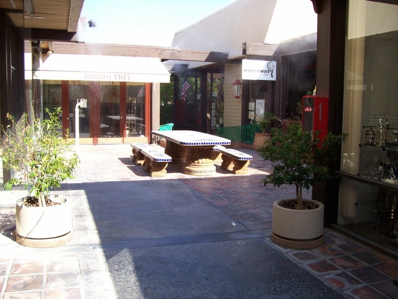 More Photos Of 266-278 N Palm Canyon Dr, Palm Springs Storefront For Lease
