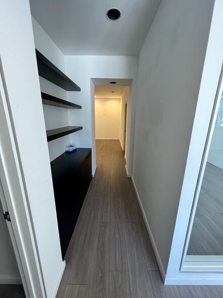 More Photos Of 101-109 S Robertson Blvd, Los Angeles Loft Creative Space For Lease