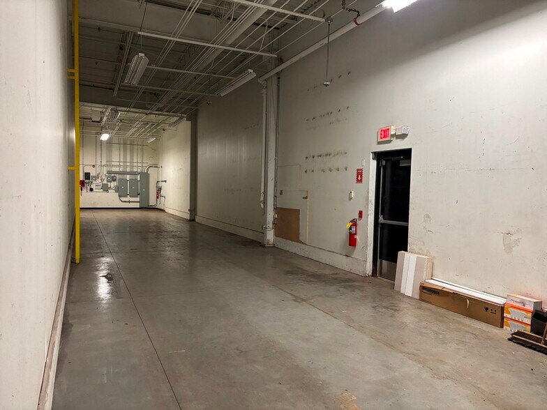 More Photos Of 801-875 N Randall Rd, Batavia Unknown For Lease