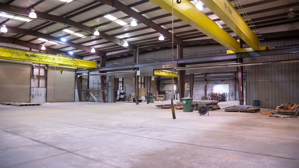 More Photos Of 6116 NW 178th St, Edmond Industrial For Lease