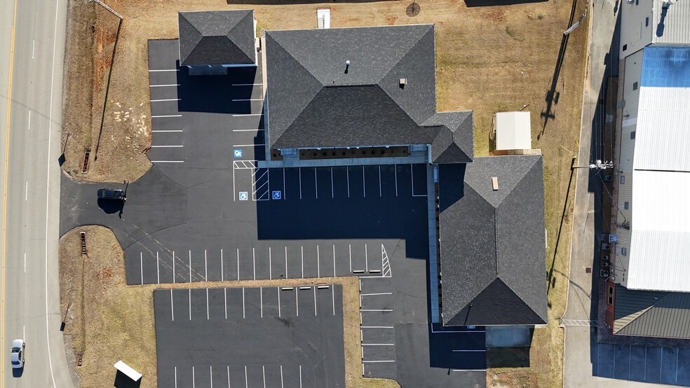 More Photos Of 1221 S Willow Ave, Cookeville Office For Sale