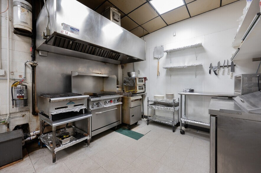 More Photos Of 3248 Blackwood Dr, Nashville Bar For Sale