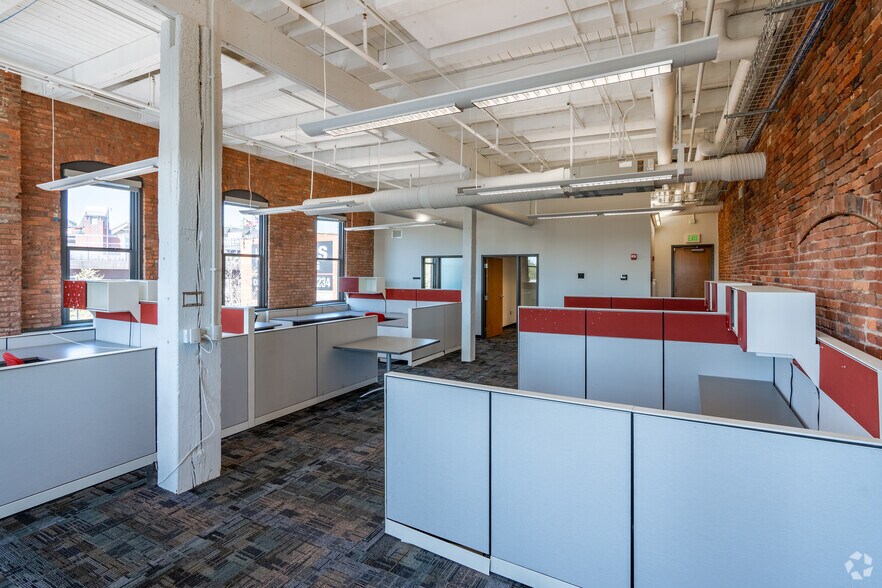More Photos Of 180 W Ostend St, Baltimore Office For Lease