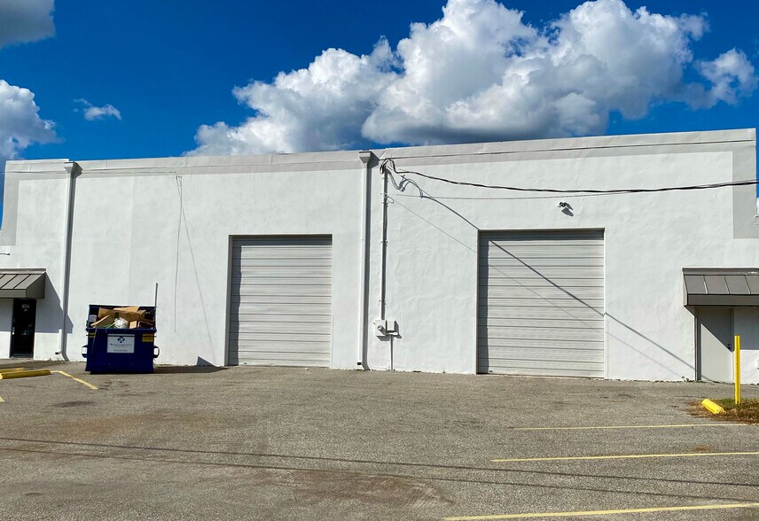 More Photos Of 5126-5136 W Idlewild Ave, Tampa Warehouse For Lease