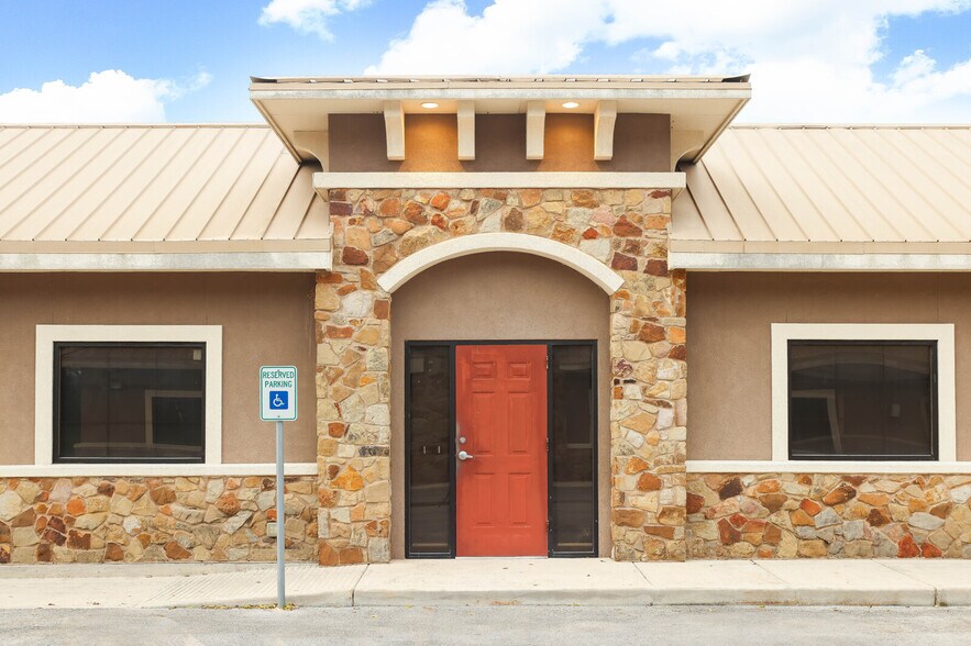 More Photos Of 8860 Oakland Rd, San Antonio Office For Sale