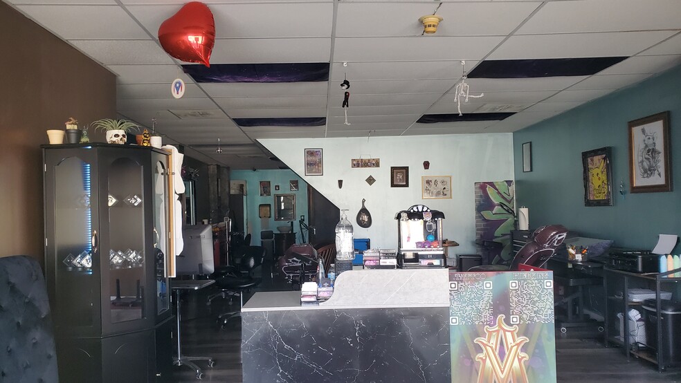 More Photos Of 1346 W Irving Park Rd, Bensenville Storefront Retail Residential For Sale