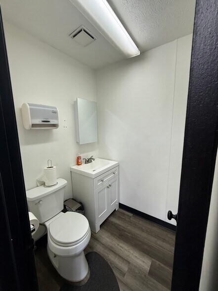 More Photos Of 707 W Main St, Crestline Specialty For Sale