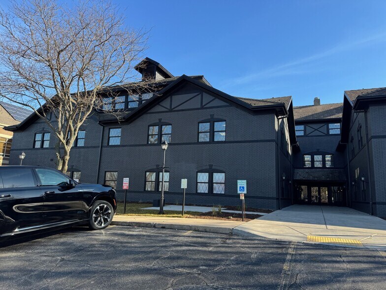 More Photos Of 301 N Broadway, De Pere Medical For Lease