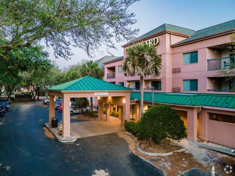 More Photos Of 13575 Cypress Glen Ln, Tampa Hotel For Sale