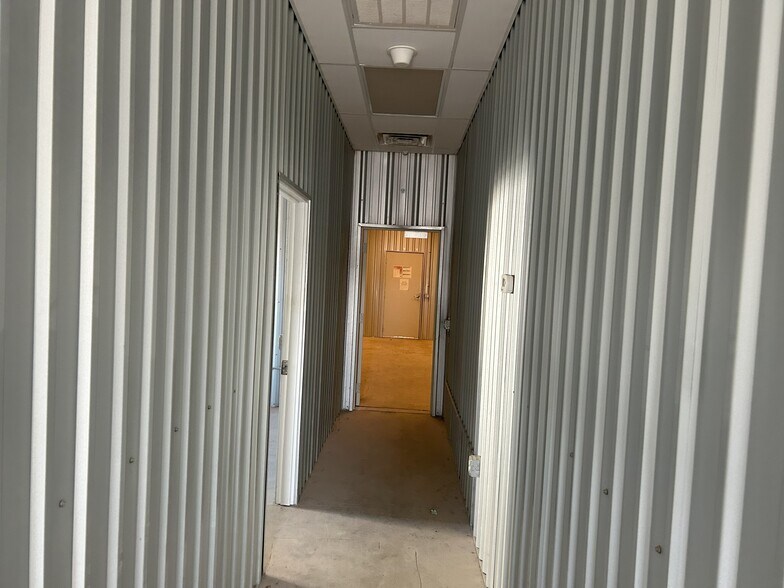 More Photos Of 2086 Oil Mill Rd, Pecos Warehouse For Lease