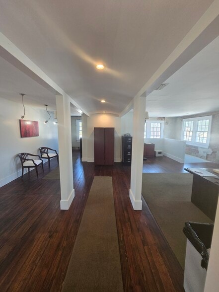 More Photos Of 2108 Airport Blvd, Mobile Office For Sale