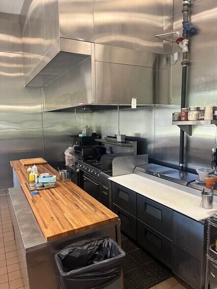 More Photos Of 100 W Portland St, Phoenix Storefront Retail Office For Sale