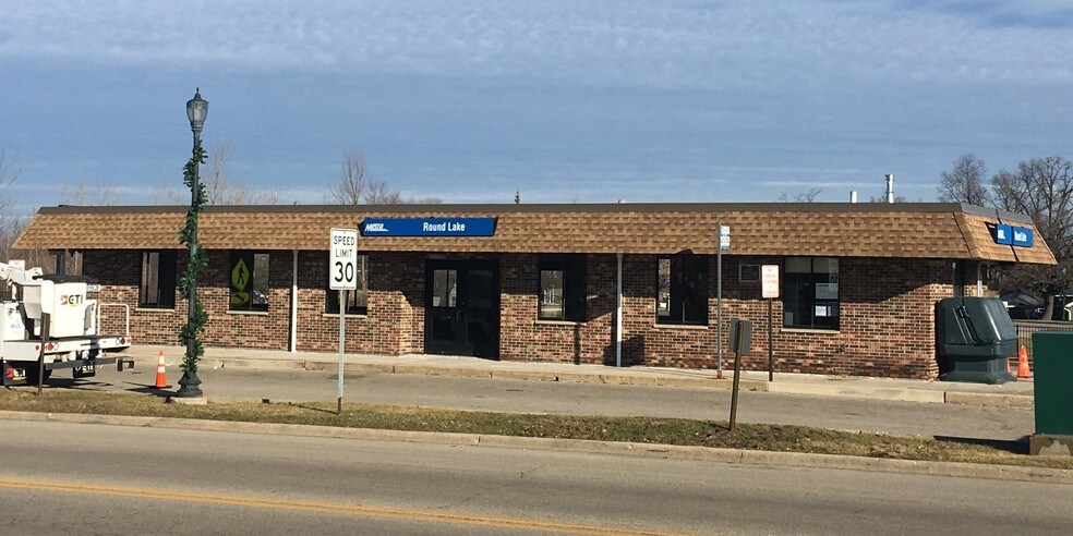 More Photos Of 417 Railroad Ave, Round Lake Freestanding For Lease