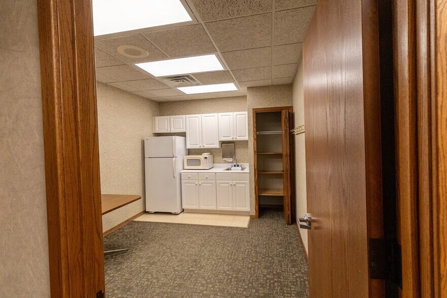 More Photos Of 833 E 16th St, Holland Bank For Lease