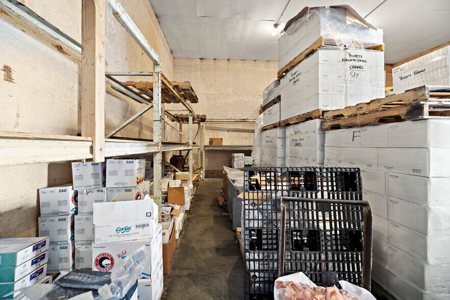 More Photos Of 410-414 Towne Ave, Los Angeles Warehouse For Sale