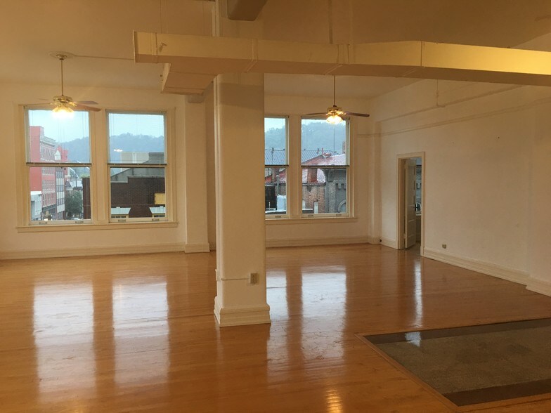 More Photos Of 306 W Main St, Frankfort Coworking Space