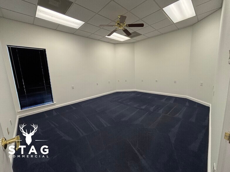 More Photos Of 376 W Main St, Lewisville Medical For Sale