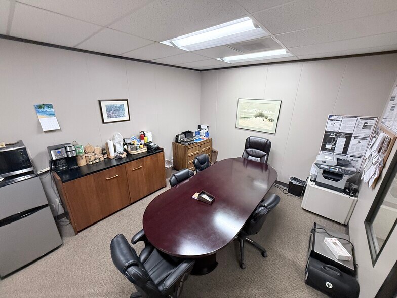 More Photos Of 9780 SW Shady Ln, Tigard Office For Lease