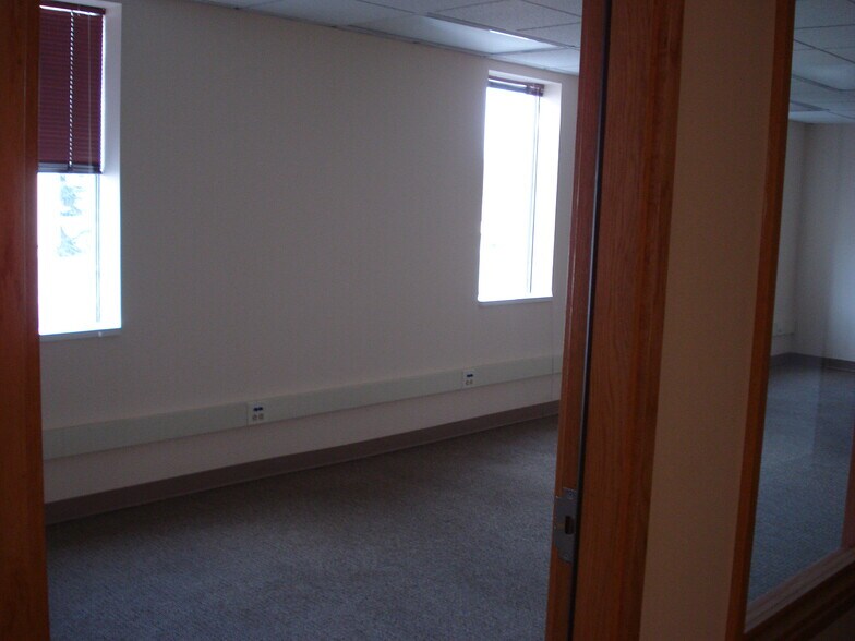 More Photos Of 2221 E Northern Lights Blvd, Anchorage Office For Lease