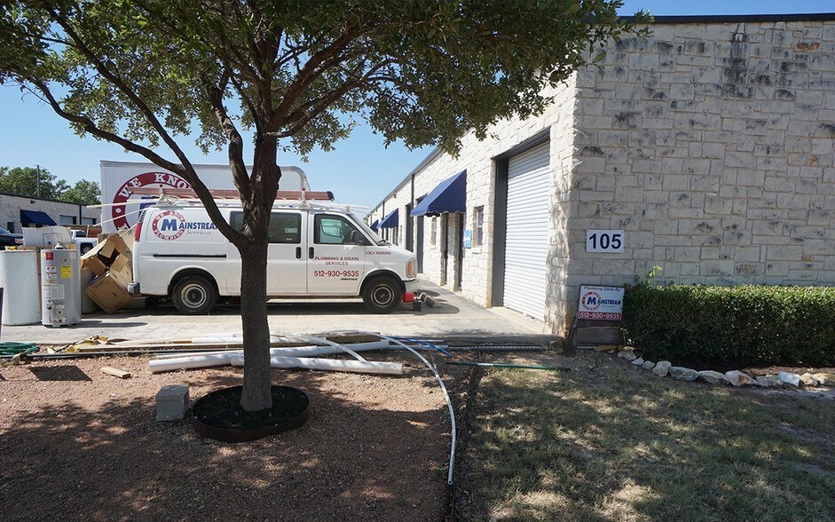 More Photos Of 105 Halmar Cv, Georgetown Unknown For Lease