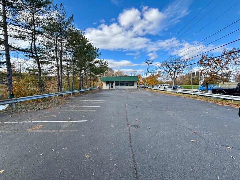 More Photos Of 200 Northern Dr, Troy Medical For Sale