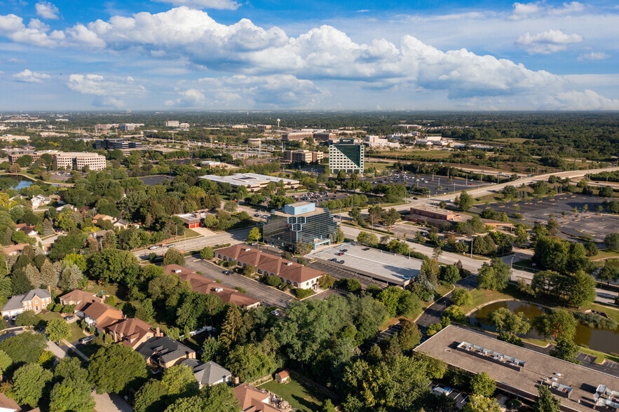More Photos Of 400 E Diehl Rd, Naperville Office For Sale