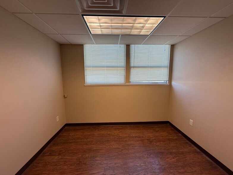 More Photos Of 121 Lincoln St, Worcester Healthcare For Lease