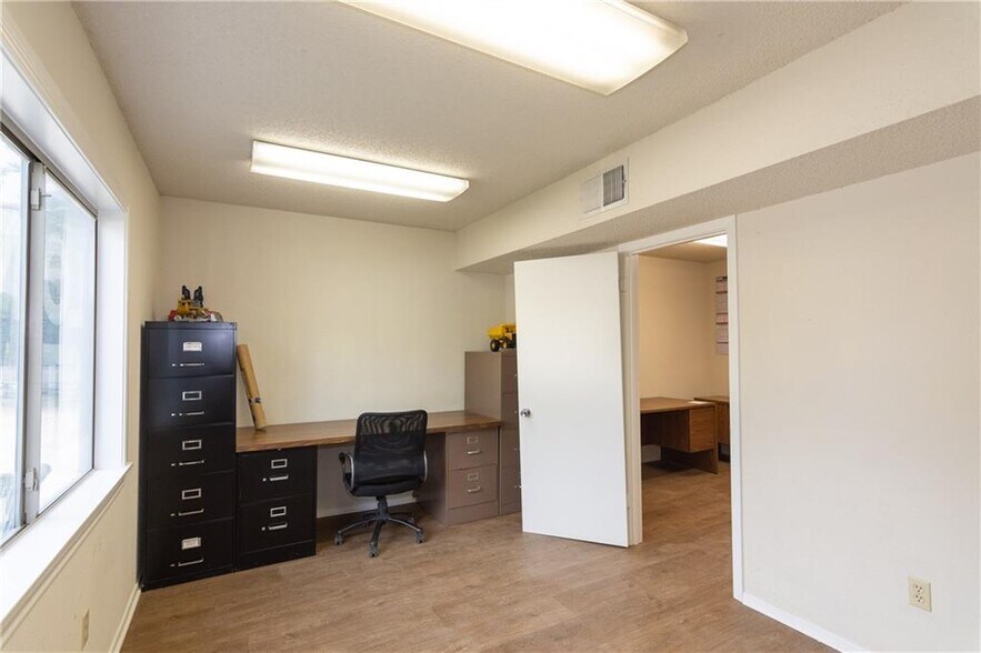 More Photos Of 10509 Old Manchaca Rd, Austin Warehouse For Lease