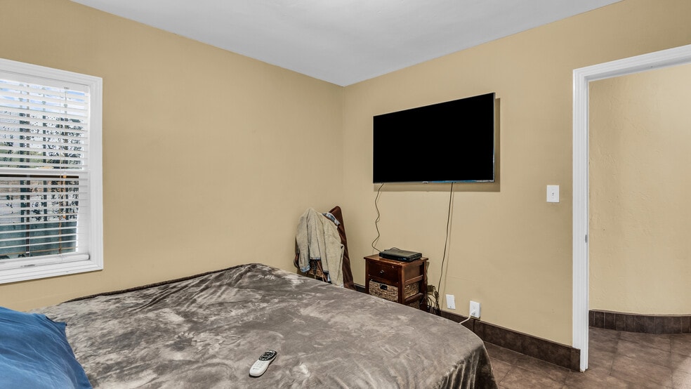 More Photos Of 909 53rd Ave, Oakland Warehouse For Sale