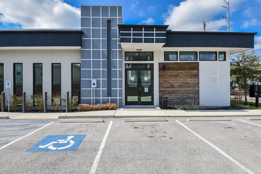 More Photos Of 8703 Meadowcroft Dr, Houston Medical For Lease