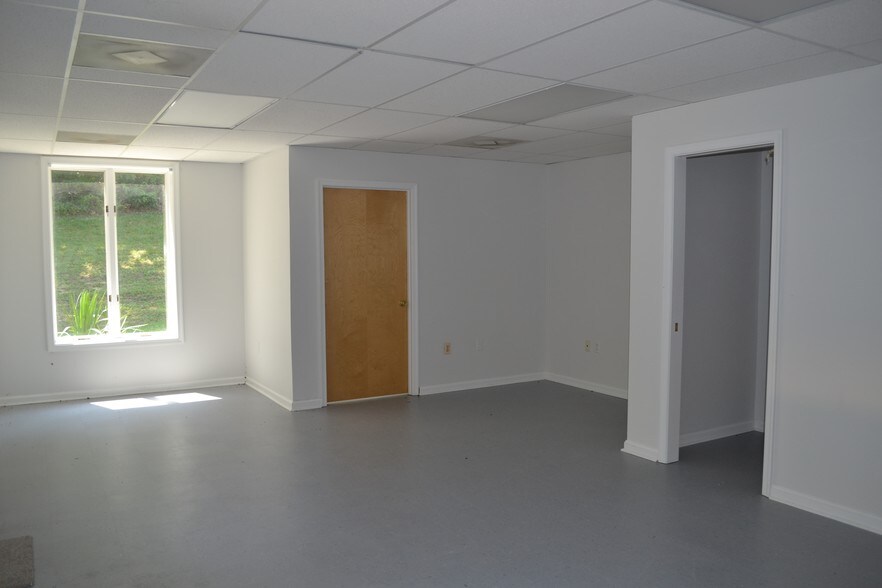 More Photos Of 2425 Solomons Island Rd, Huntingtown Medical For Lease
