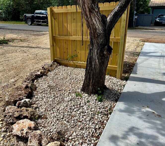 More Photos Of 25102 Whitney Dr, Spicewood Warehouse For Sale