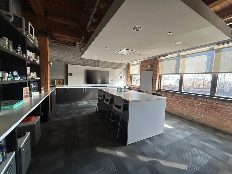 More Photos Of 700 N Sacramento Blvd, Chicago Loft Creative Space For Lease