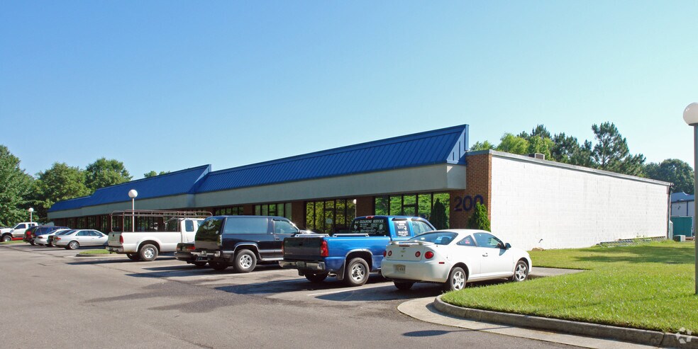 Primary Photo Of 200-400 Commerce Cir, Yorktown Showroom For Lease